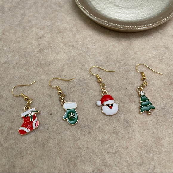 2 Pairs of Christmas Santa Earring Set - Picture 1 of 2
